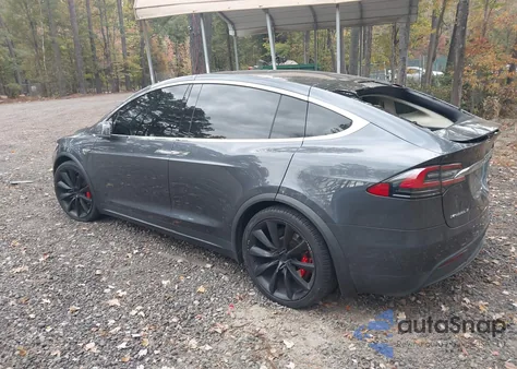 2016 Tesla Model X 60D/P100D/P90D z USA, uszkodzony, nr VIN 5YJXCAE43GF001193